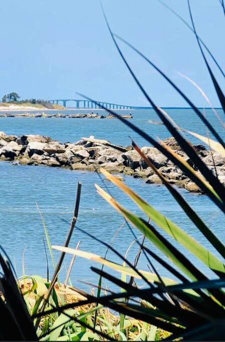 Pet Friendly Tranquil Cottage With Fire-Pit And Seasonal Hot Tub Sept-March Minutes To Beaches Dauphin Island Exterior photo