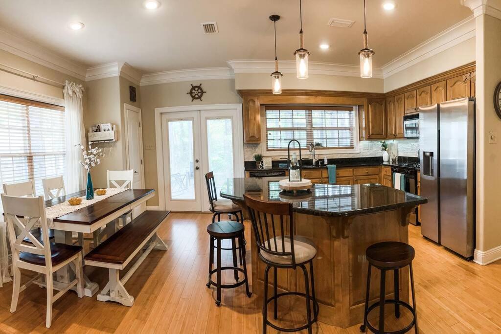 Pet Friendly Tranquil Cottage With Fire-Pit And Seasonal Hot Tub Sept-March Minutes To Beaches Dauphin Island Exterior photo
