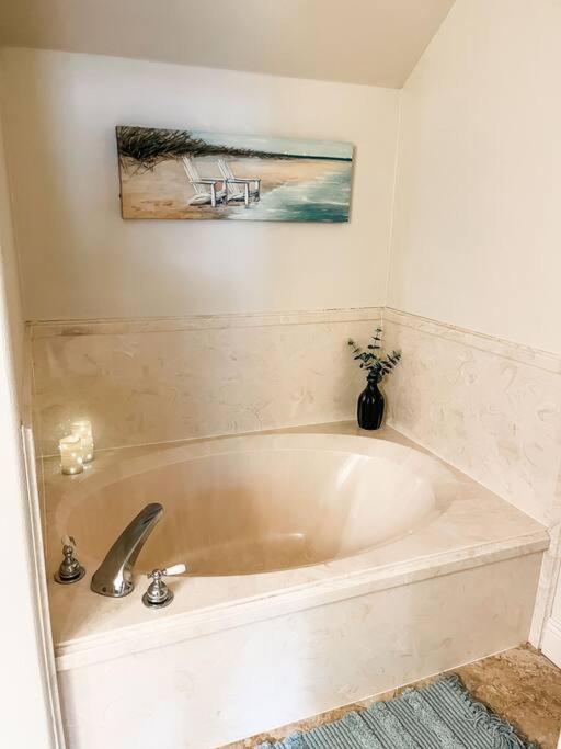 Pet Friendly Tranquil Cottage With Fire-Pit And Seasonal Hot Tub Sept-March Minutes To Beaches Dauphin Island Exterior photo
