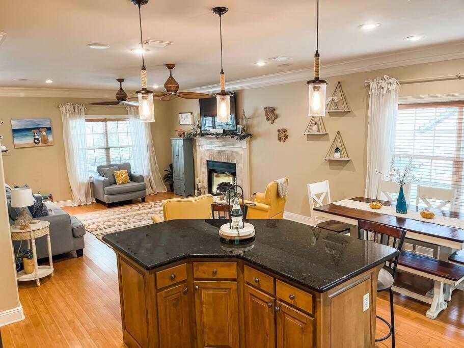 Pet Friendly Tranquil Cottage With Fire-Pit And Seasonal Hot Tub Sept-March Minutes To Beaches Dauphin Island Exterior photo