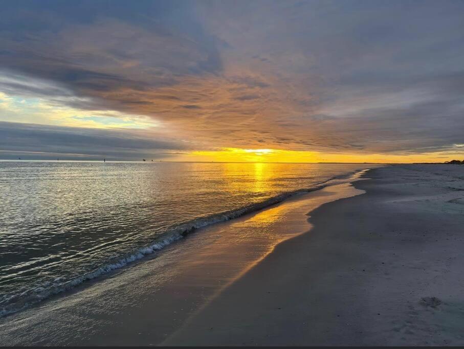 Pet Friendly Tranquil Cottage With Fire-Pit And Seasonal Hot Tub Sept-March Minutes To Beaches Dauphin Island Exterior photo